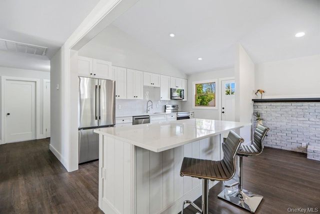 165 Livingston Avenue, Babylon, NY 11702