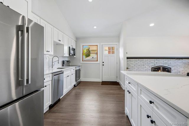 165 Livingston Avenue, Babylon, NY 11702
