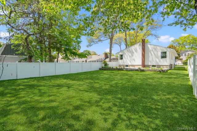 165 Livingston Avenue, Babylon, NY 11702