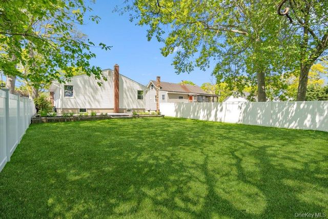 165 Livingston Avenue, Babylon, NY 11702