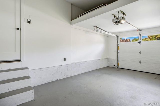 165 Livingston Avenue, Babylon, NY 11702