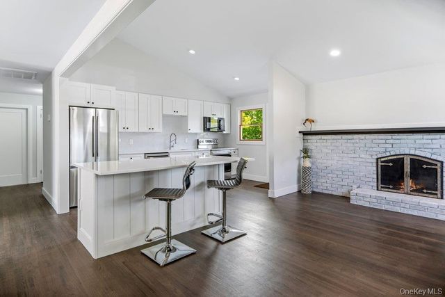 165 Livingston Avenue, Babylon, NY 11702