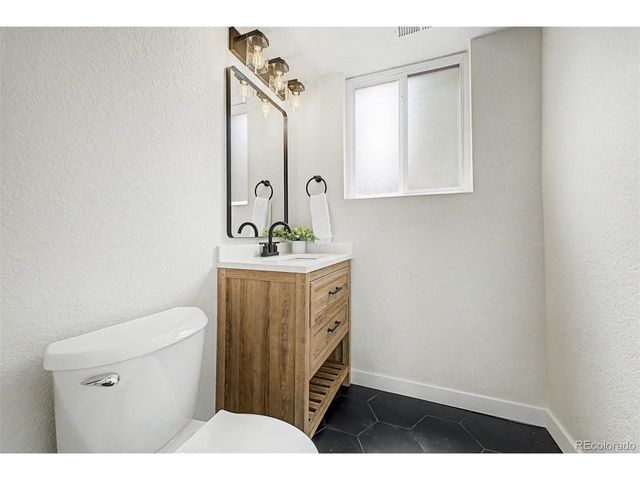 845 S Moore St, Denver, CO 80226