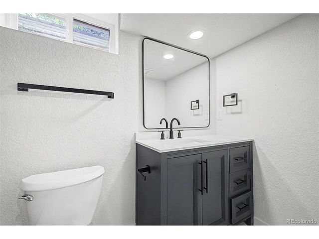 845 S Moore St, Denver, CO 80226