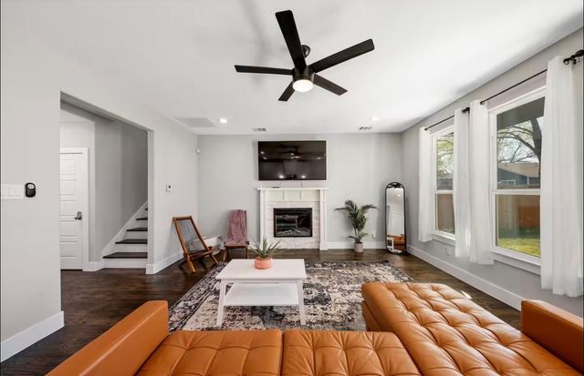 1942 Nomas Street, Dallas, TX 75212