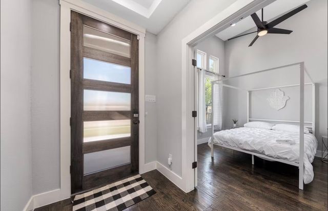 1942 Nomas Street, Dallas, TX 75212