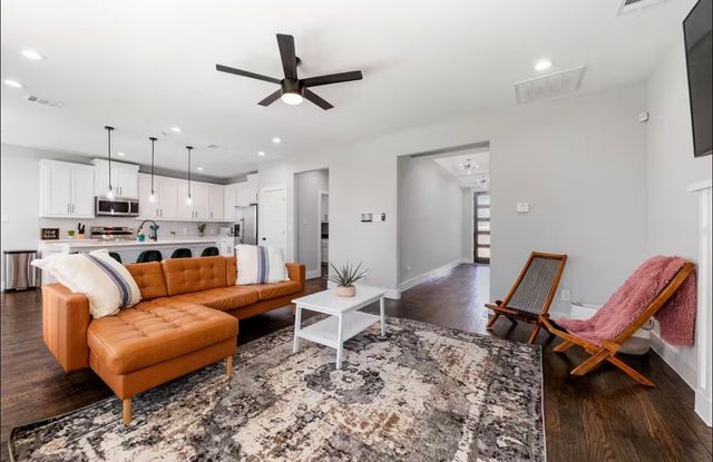 1942 Nomas Street, Dallas, TX 75212