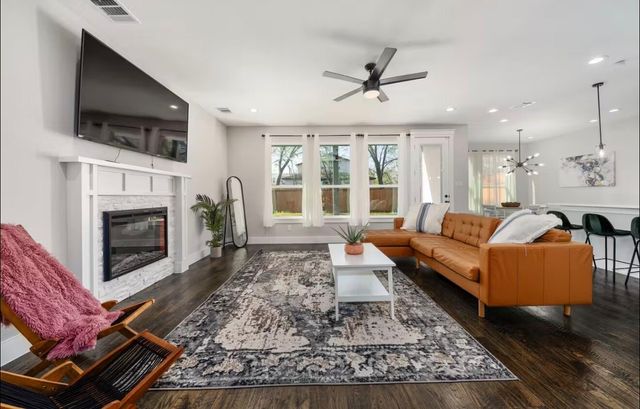 1942 Nomas Street, Dallas, TX 75212