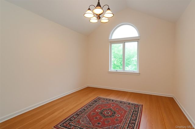 118 Stone Bridge Square 118, Chappaqua, NY 10514