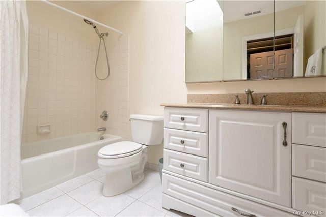 118 Stone Bridge Square 118, Chappaqua, NY 10514