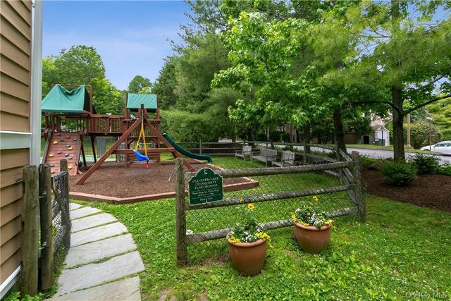 118 Stone Bridge Square 118, Chappaqua, NY 10514