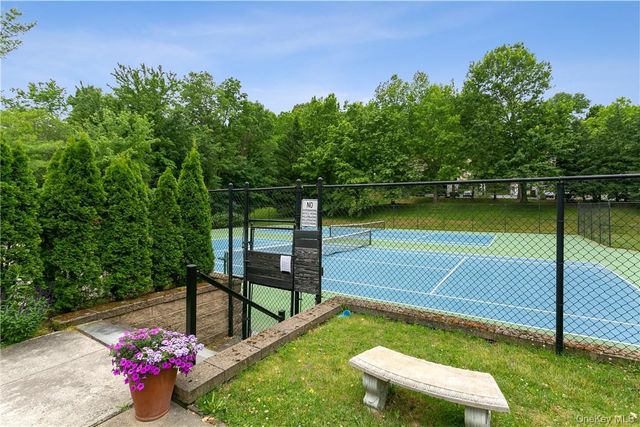 118 Stone Bridge Square 118, Chappaqua, NY 10514