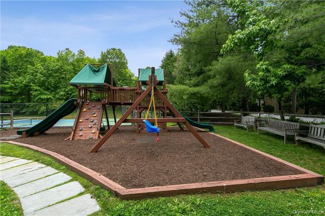 118 Stone Bridge Square 118, Chappaqua, NY 10514