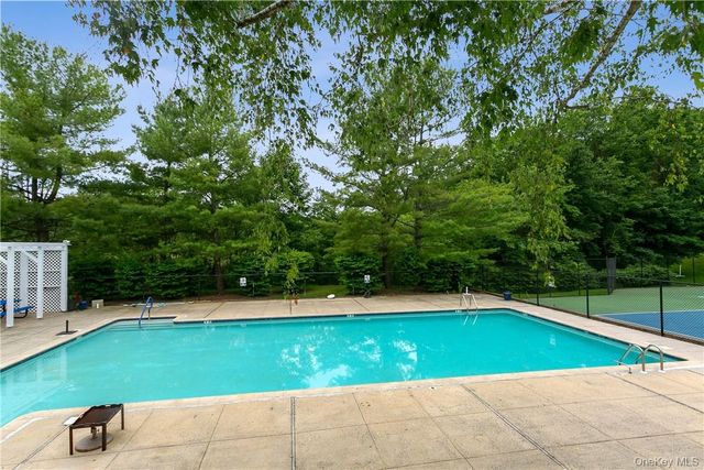 118 Stone Bridge Square 118, Chappaqua, NY 10514