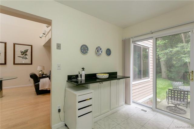 118 Stone Bridge Square 118, Chappaqua, NY 10514