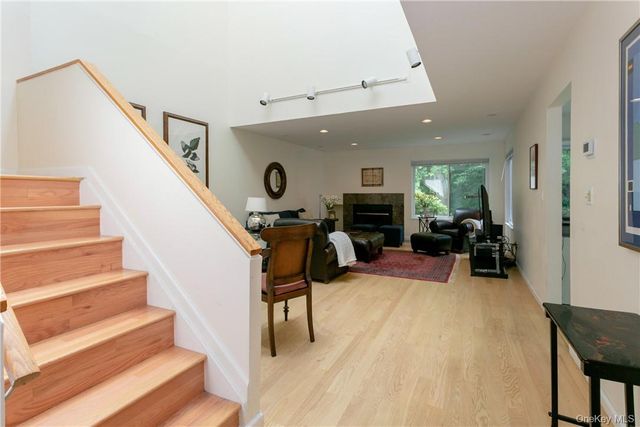 118 Stone Bridge Square 118, Chappaqua, NY 10514