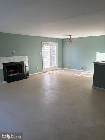 2 MICHELLE CT, Levittown, PA 19057