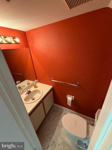 2 MICHELLE CT, Levittown, PA 19057