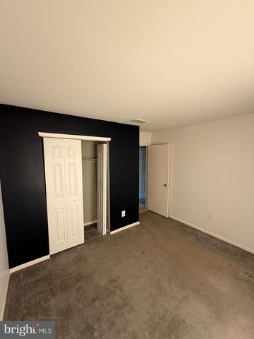 2 MICHELLE CT, Levittown, PA 19057