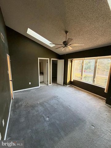 2 MICHELLE CT, Levittown, PA 19057