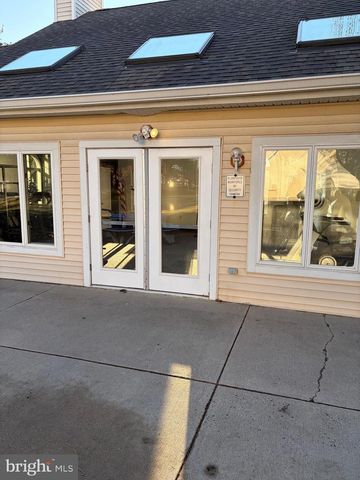 2 MICHELLE CT, Levittown, PA 19057