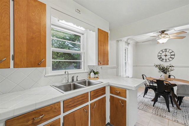 2162 Finsbury Lane, Grand Rapids, MI 49504