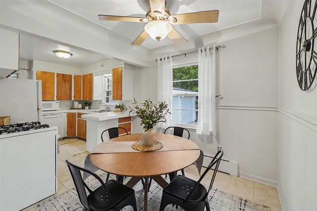 2162 Finsbury Lane, Grand Rapids, MI 49504