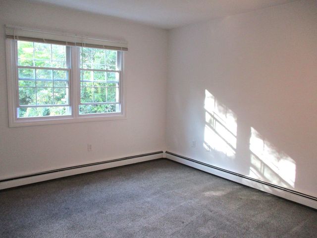 202 Heritage Ln 202, Auburn, MA 01501