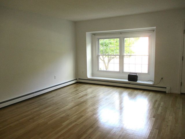 202 Heritage Ln 202, Auburn, MA 01501