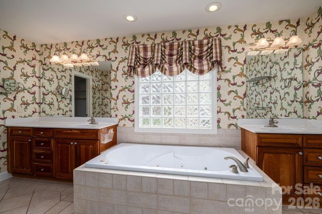 116 28th Avenue NW, Hickory, NC 28601
