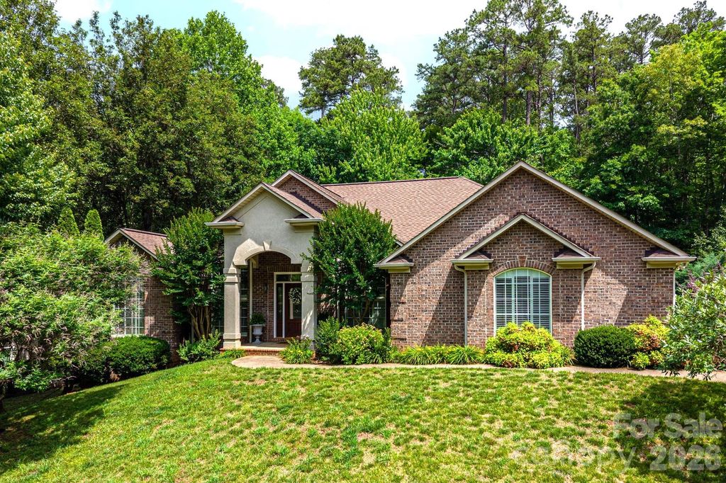 116 28th Avenue NW, Hickory, NC 28601