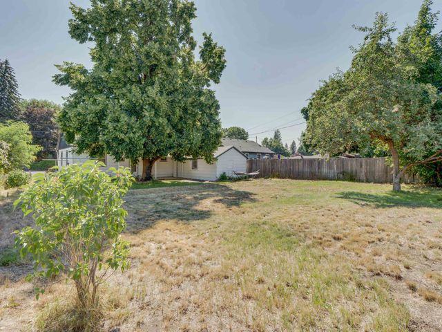 310 N 6th St, Cheney, WA 99004