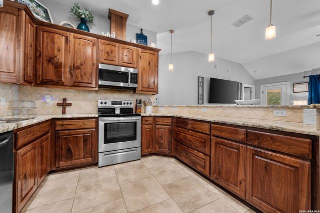 197 CIBOLO RIDGE DR, La Vernia, TX 78121