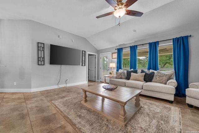 197 CIBOLO RIDGE DR, La Vernia, TX 78121