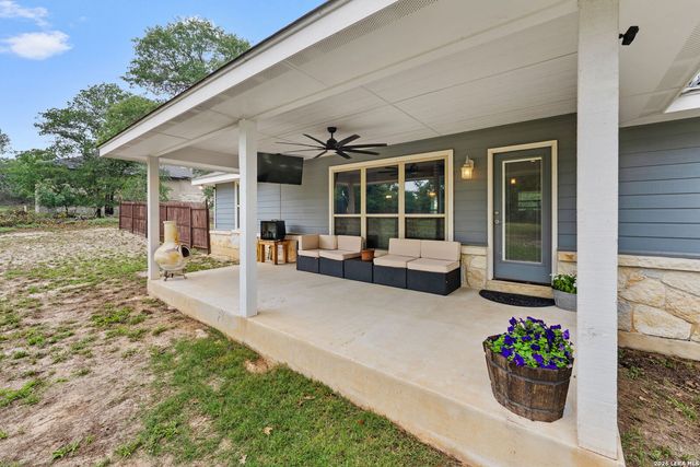 197 CIBOLO RIDGE DR, La Vernia, TX 78121