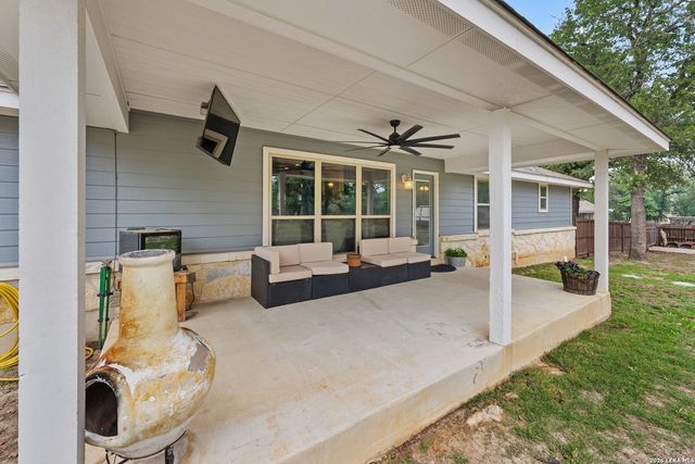 197 CIBOLO RIDGE DR, La Vernia, TX 78121