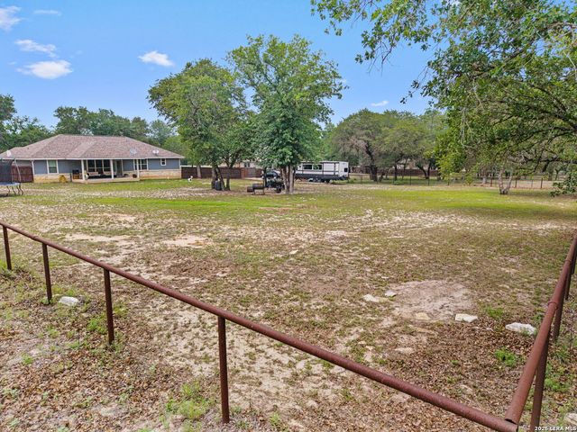197 CIBOLO RIDGE DR, La Vernia, TX 78121