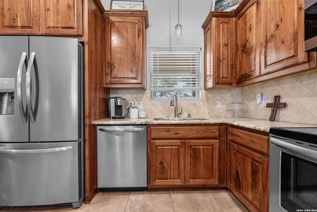 197 CIBOLO RIDGE DR, La Vernia, TX 78121