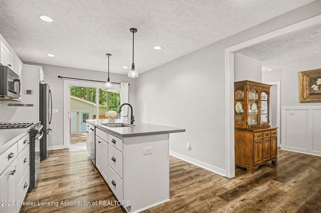 211 Russell Street, Grand Ledge, MI 48837