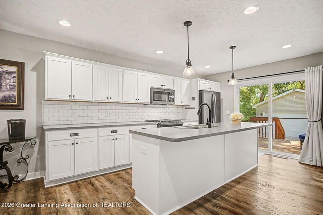 211 Russell Street, Grand Ledge, MI 48837
