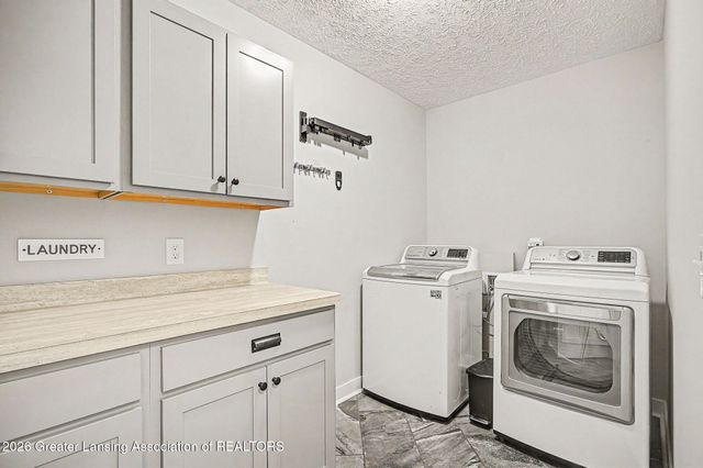 211 Russell Street, Grand Ledge, MI 48837