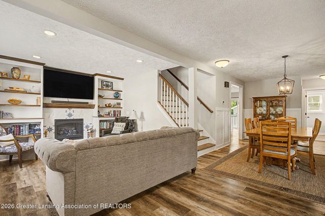 211 Russell Street, Grand Ledge, MI 48837