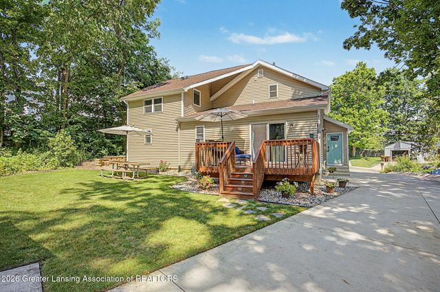 211 Russell Street, Grand Ledge, MI 48837