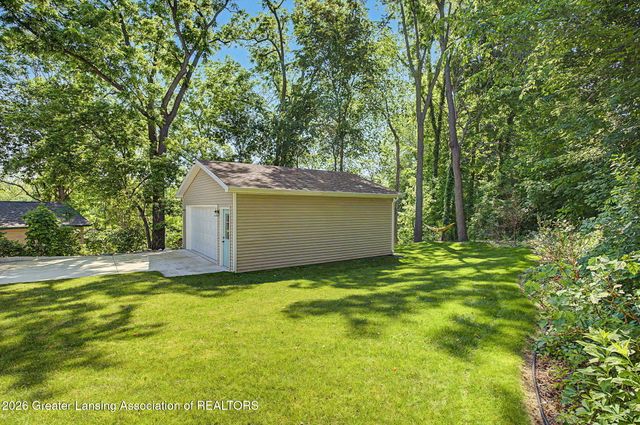 211 Russell Street, Grand Ledge, MI 48837