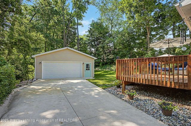 211 Russell Street, Grand Ledge, MI 48837