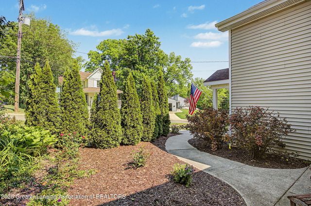 211 Russell Street, Grand Ledge, MI 48837