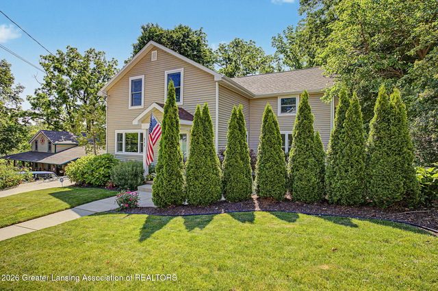 211 Russell Street, Grand Ledge, MI 48837
