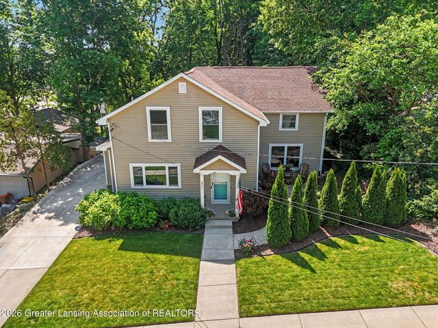 211 Russell Street, Grand Ledge, MI 48837