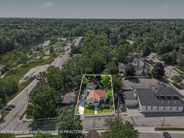 211 Russell Street, Grand Ledge, MI 48837