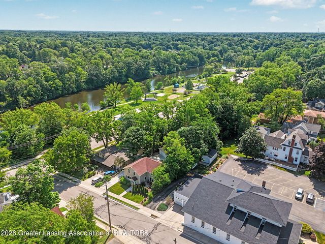 211 Russell Street, Grand Ledge, MI 48837